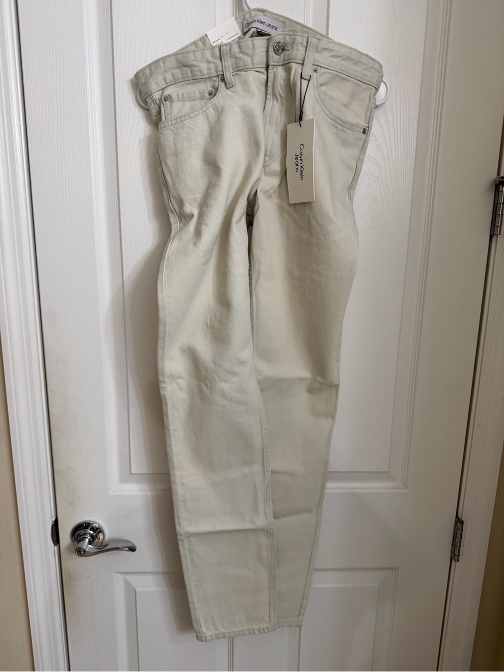 Calvin Klein Women’s Light Cream Straight-Leg Jeans